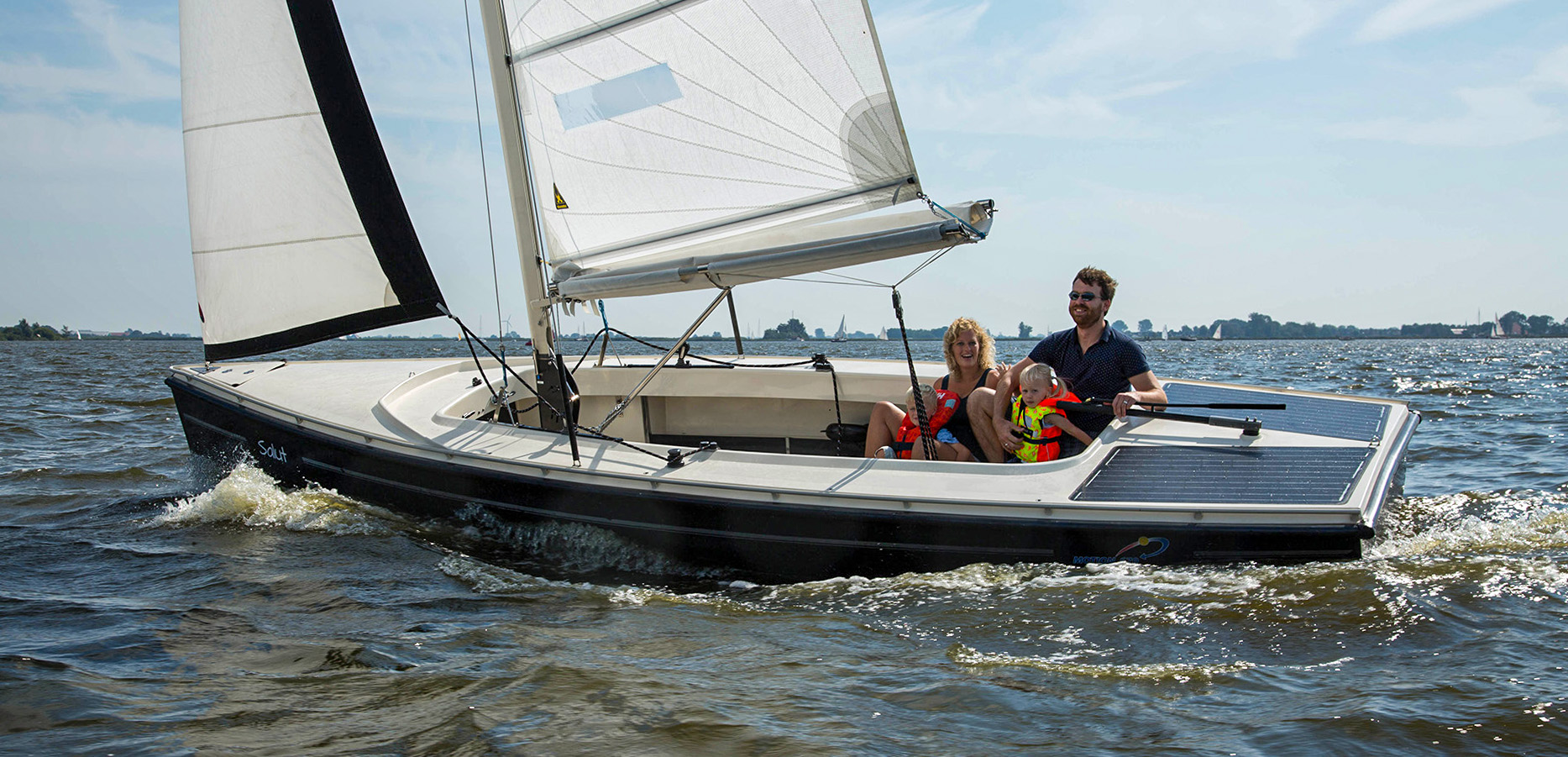 Sneek-in-Water_Hoora-Motion-670